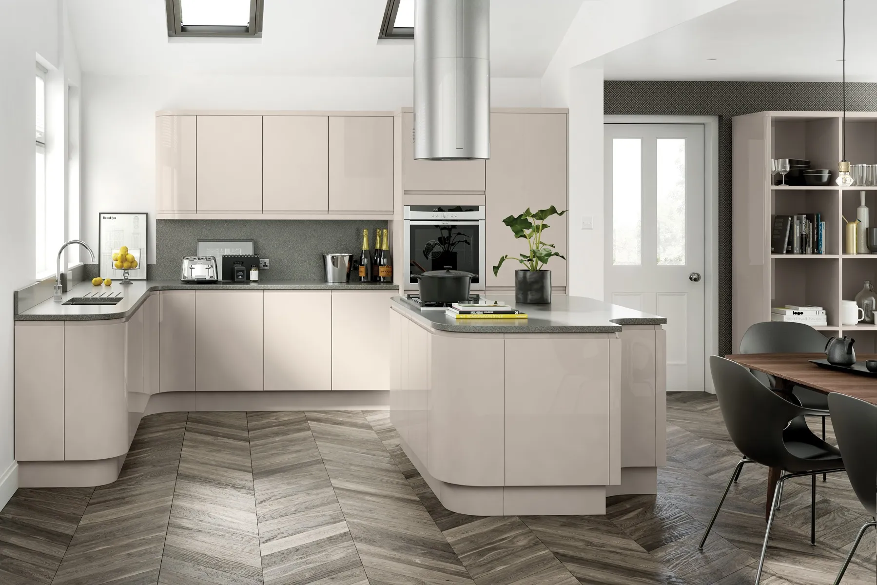 Handleless kitchen with gloss finishes