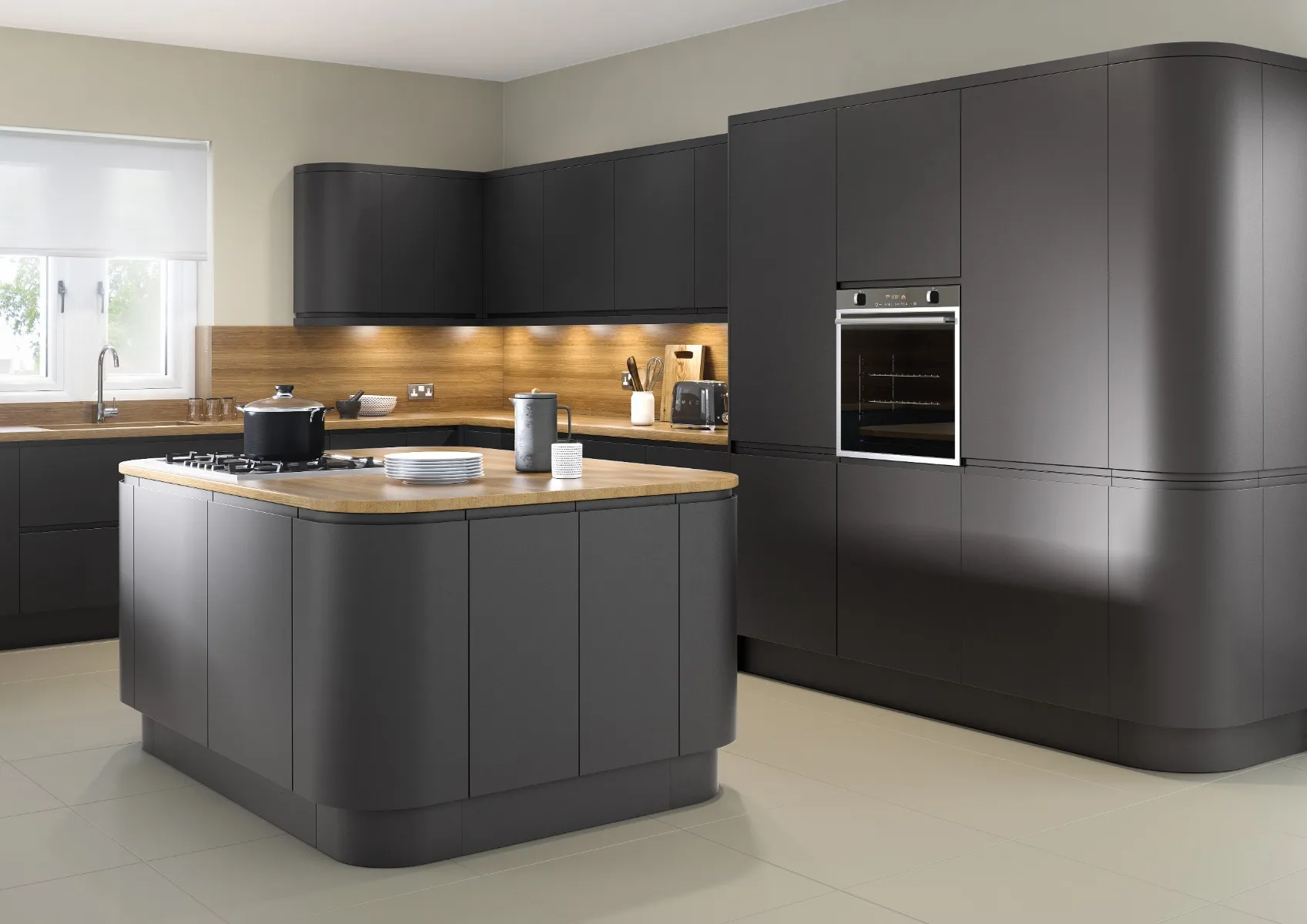 Handleless kitchen finished in matt anthracite