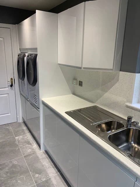 Completed kitchen showing our Vivo Gloass range with white finish