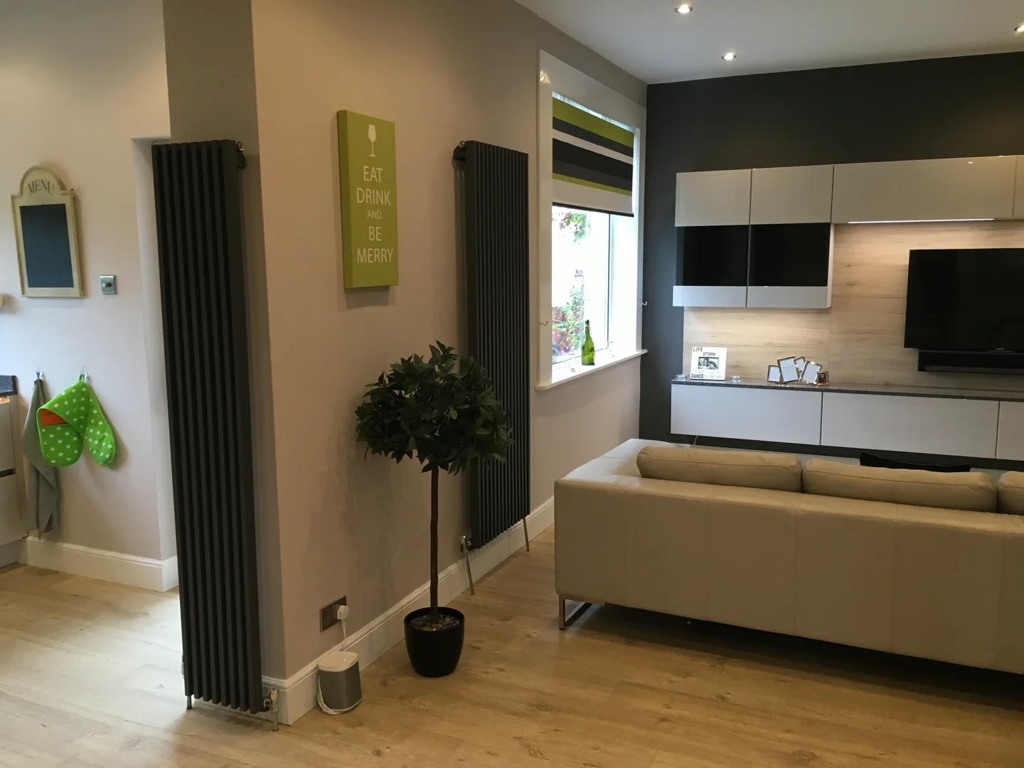 Completed kitchen showing our Vivo Gloass range with white finish