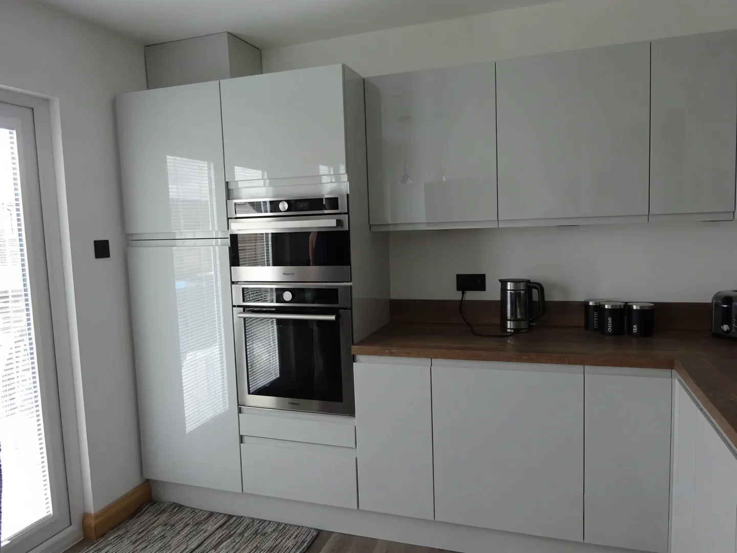 Completed kitchen showing Lucente Light Grey finish