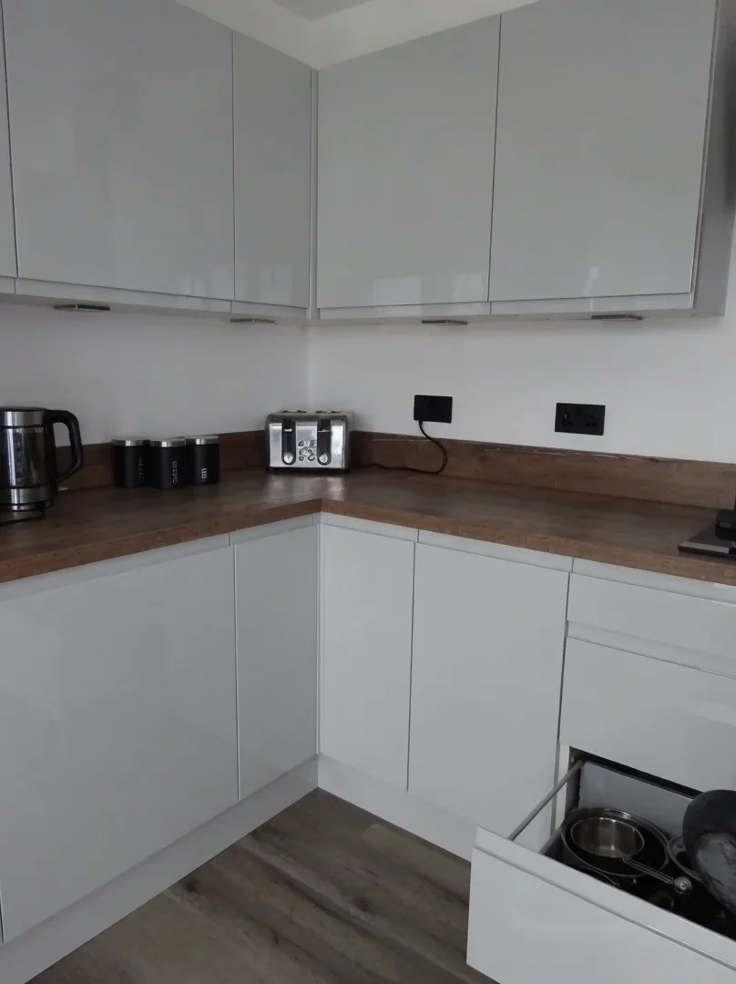 Completed kitchen showing Lucente Light Grey finish