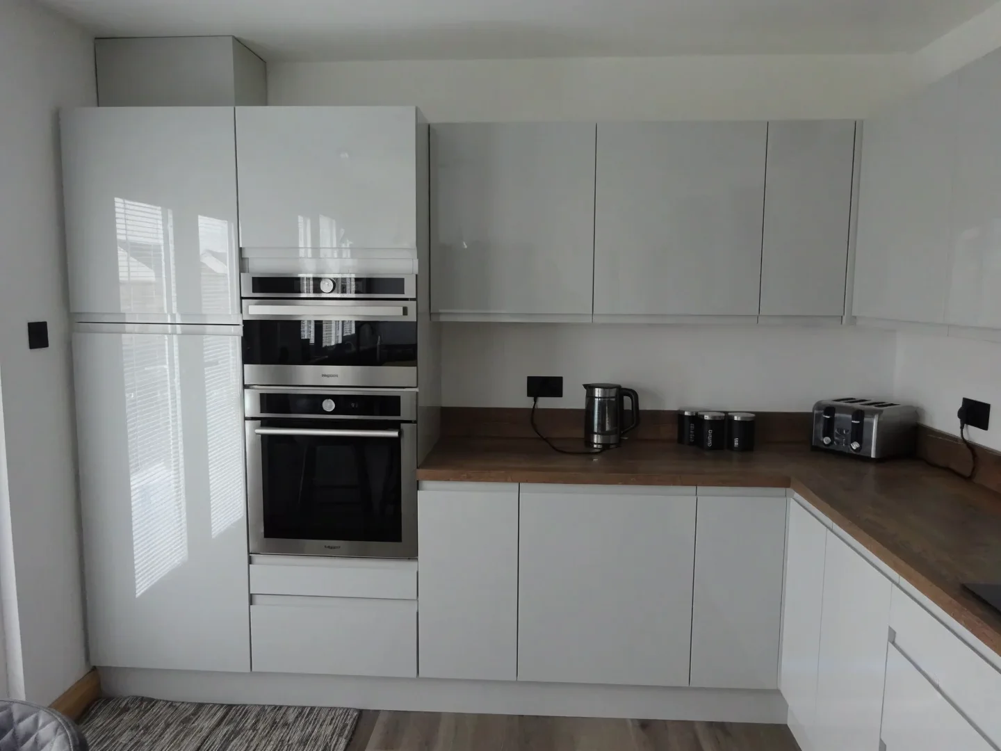Completed kitchen showing Lucente Light Grey finish