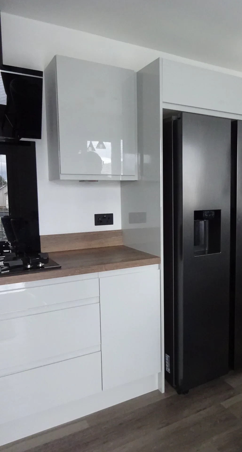 Completed kitchen showing Lucente Light Grey finish