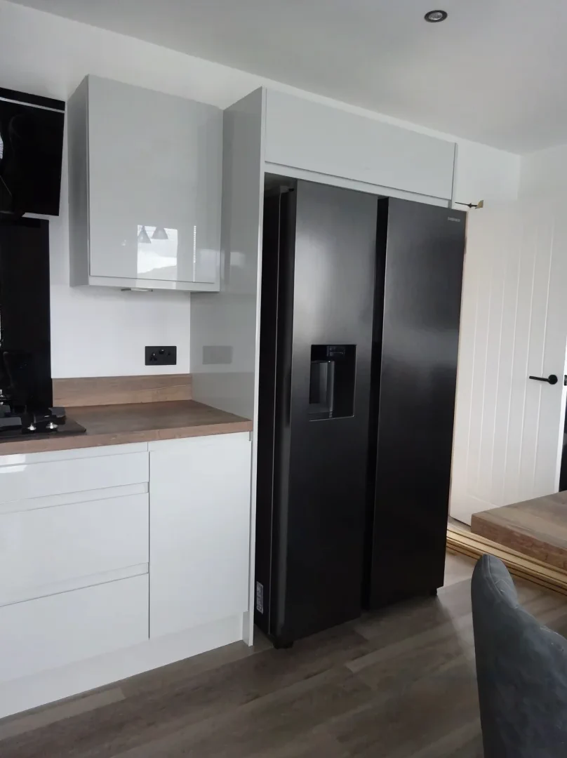 Completed kitchen showing Lucente Light Grey finish