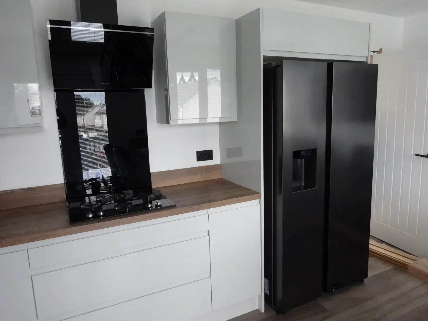 Completed kitchen showing Lucente Light Grey finish