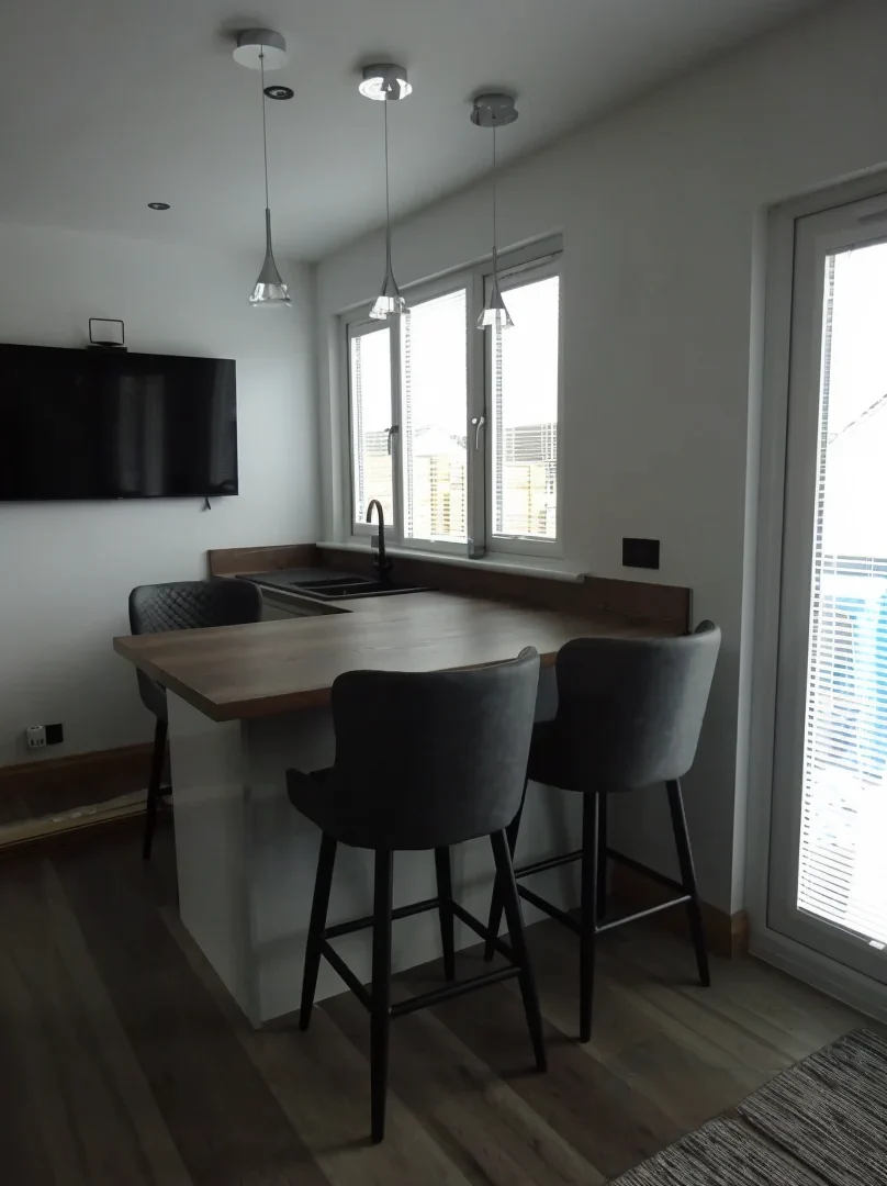 Completed kitchen showing Lucente Light Grey finish