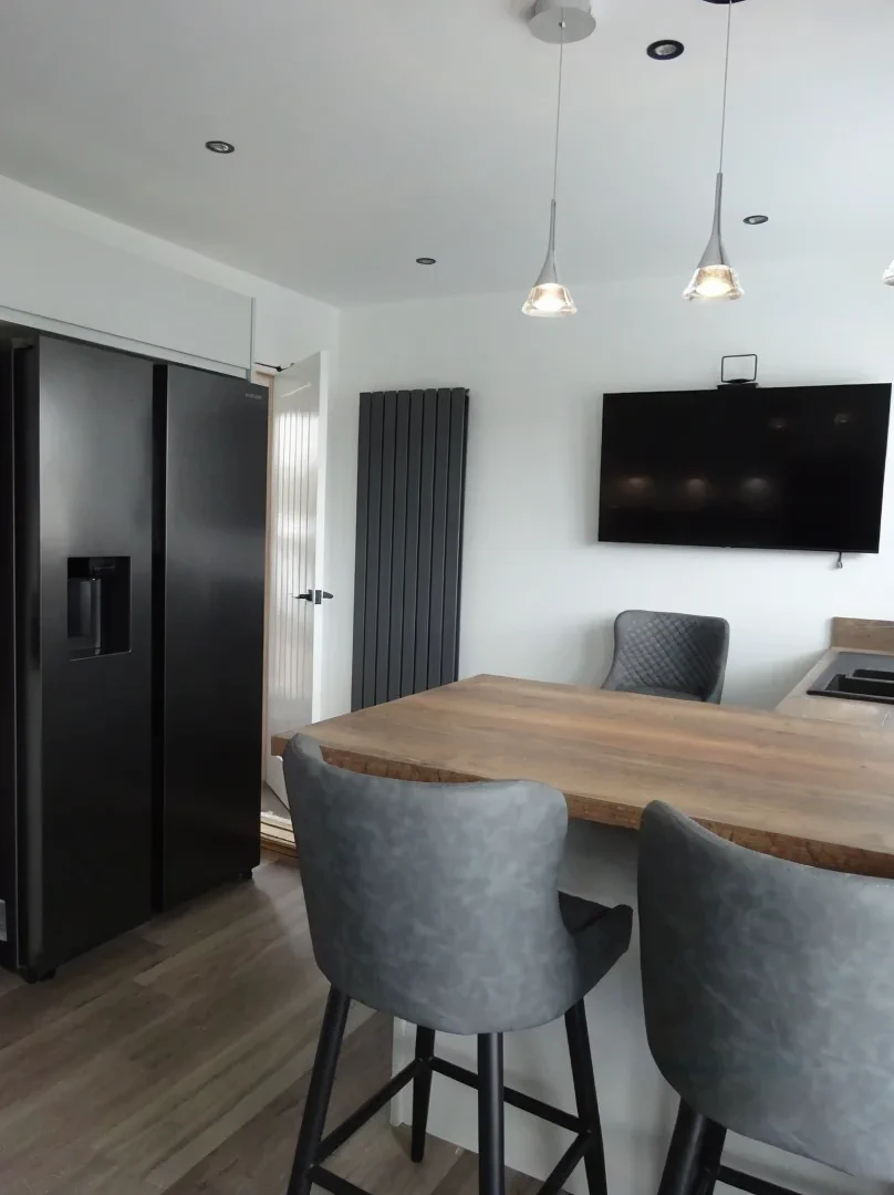 Completed kitchen showing Lucente Light Grey finish