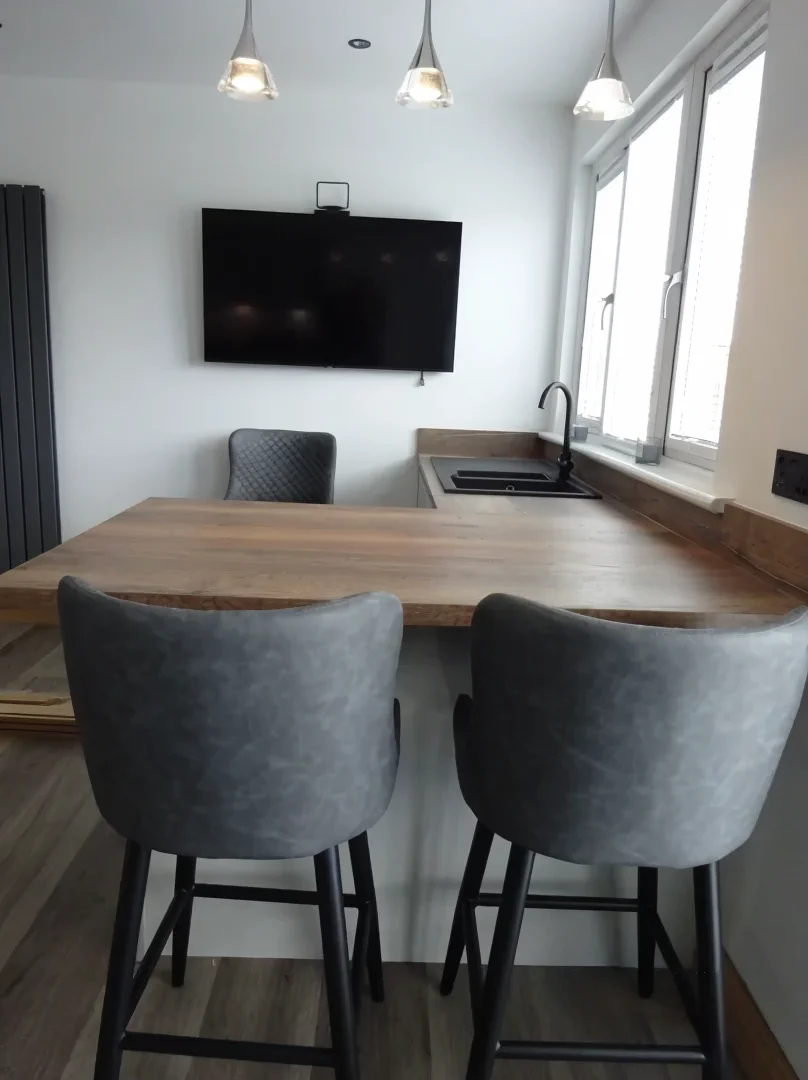 Completed kitchen showing Lucente Light Grey finish