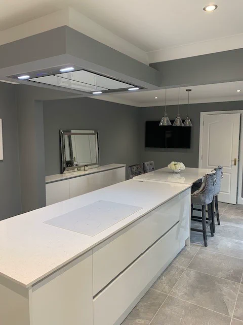 Completed kitchen showing our Vivo Gloass range with white finish