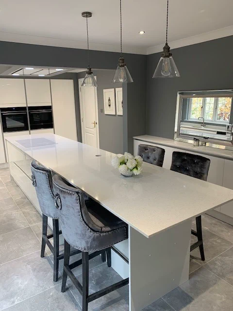 Completed kitchen showing our Vivo Gloass range with white finish