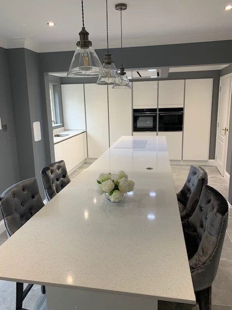 Completed kitchen showing our Vivo Gloass range with white finish