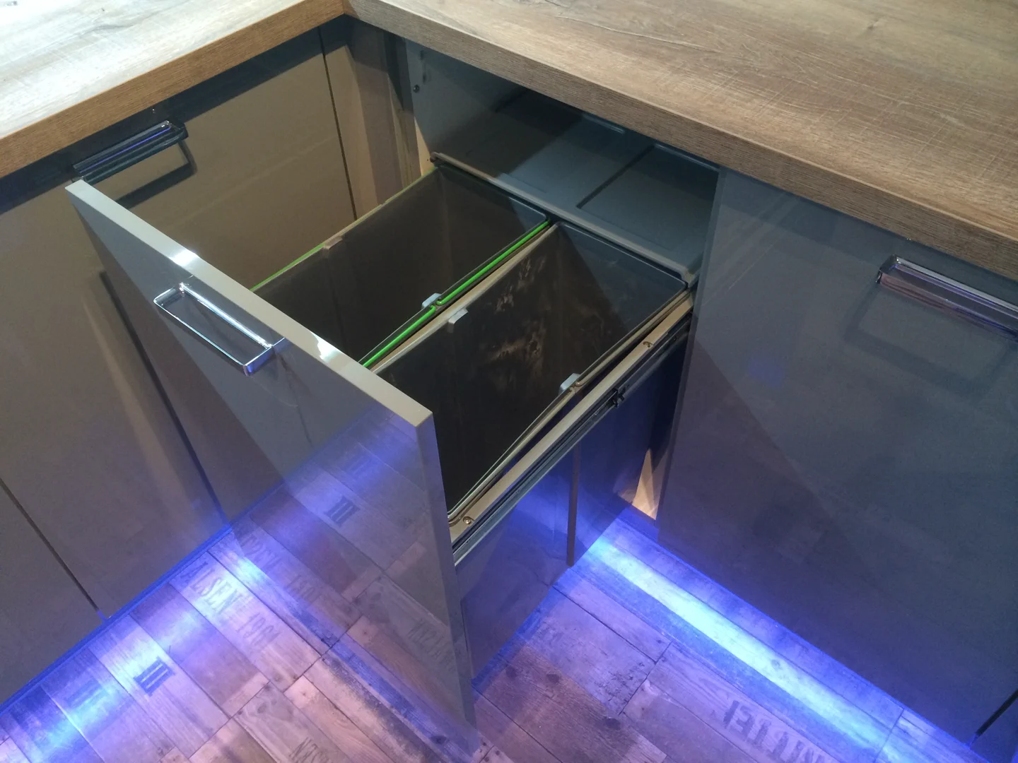 Completed kitchen showing our Vivo Gloass range with grey finish