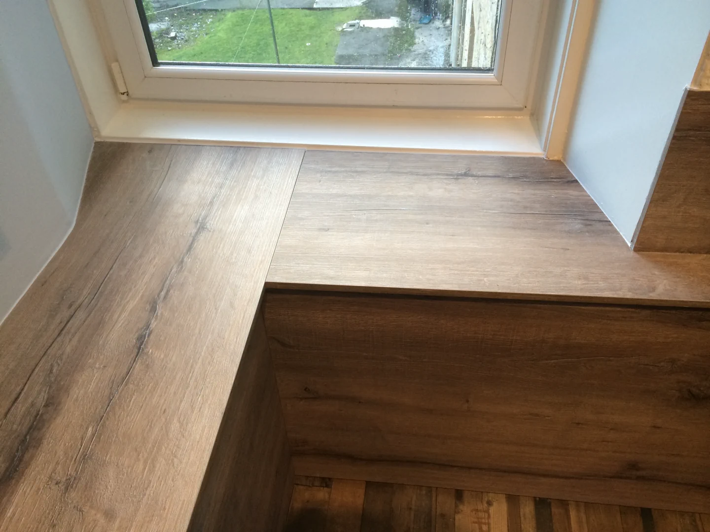 Completed kitchen showing our Vivo Gloass range with grey finish