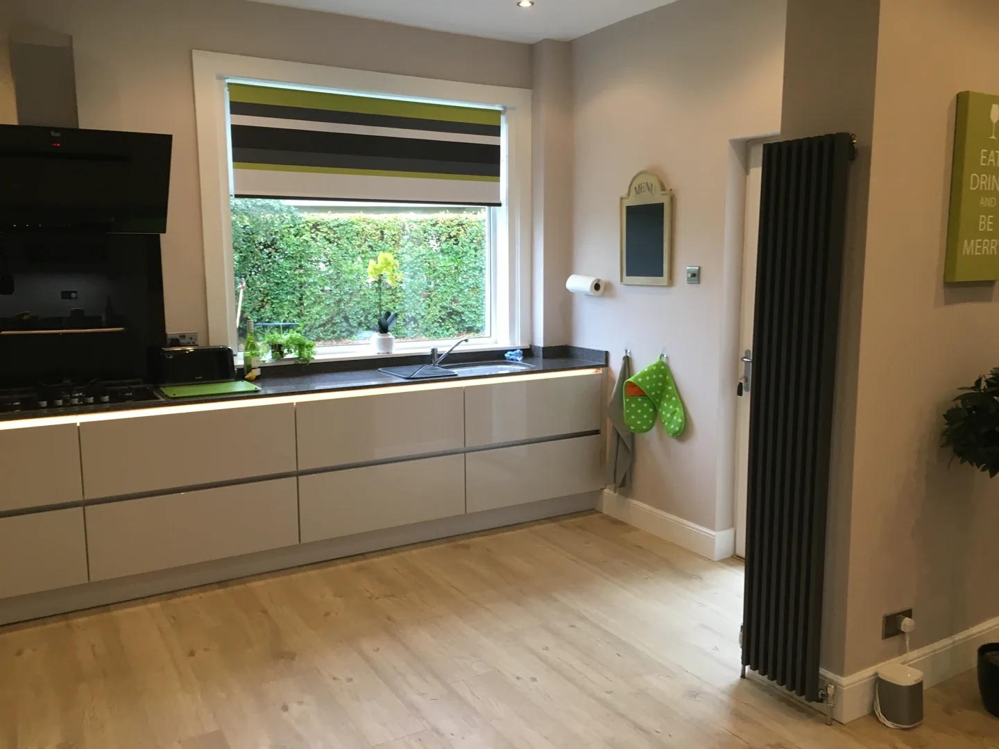 Completed kitchen showing our Vivo Gloass range with white finish