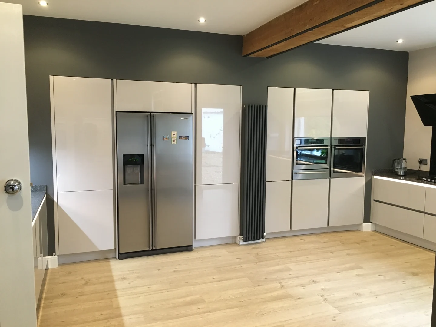 Completed kitchen showing our Vivo Gloass range with white finish