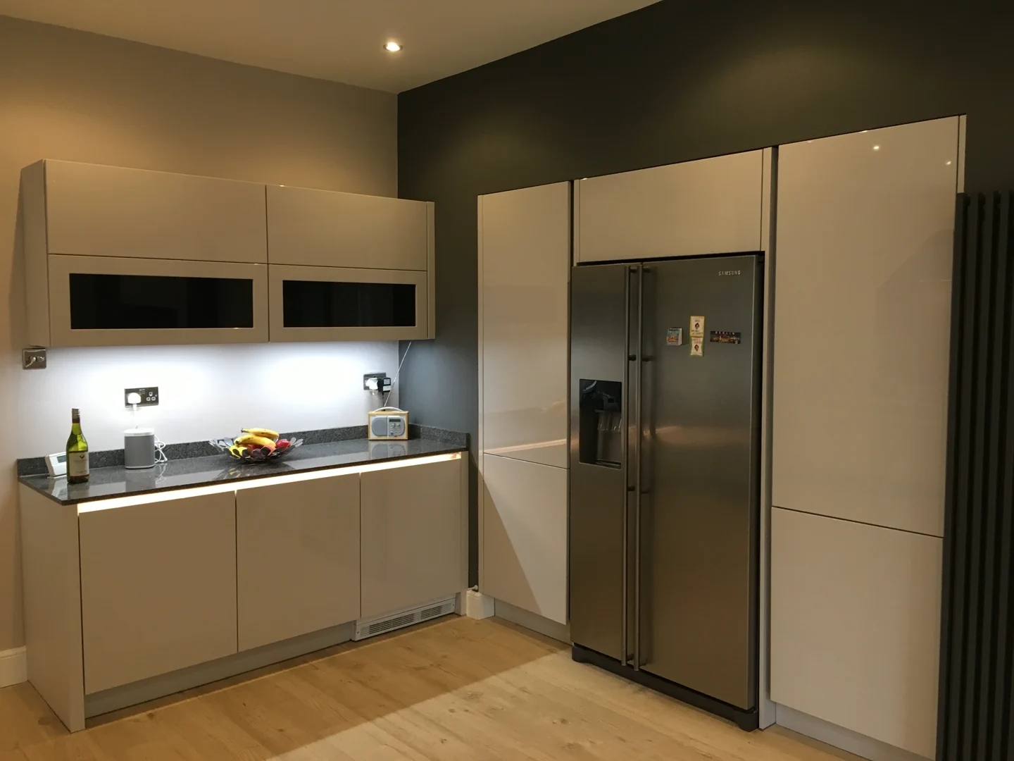 Completed kitchen showing our Vivo Gloass range with white finish