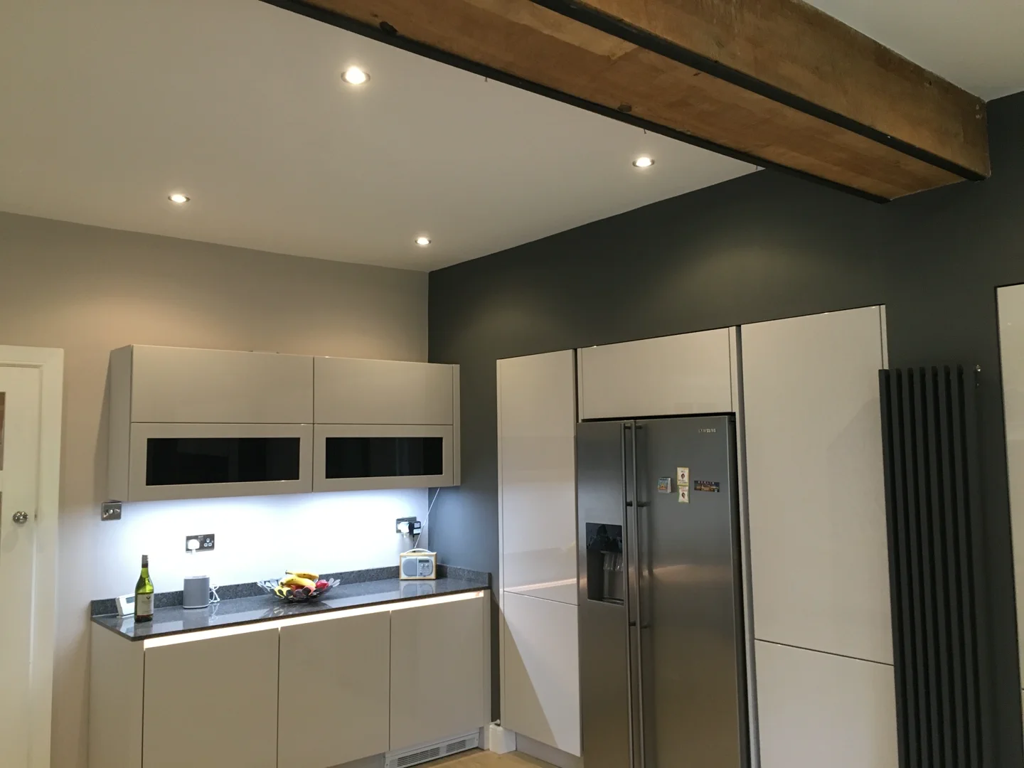 Completed kitchen showing our Vivo Gloass range with white finish
