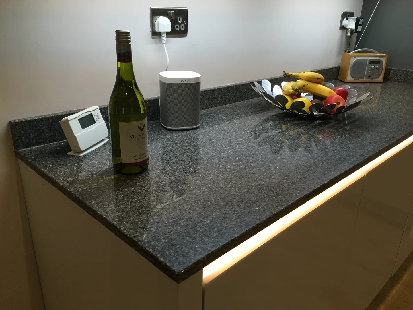Completed kitchen showing our Vivo Gloass range with white finish